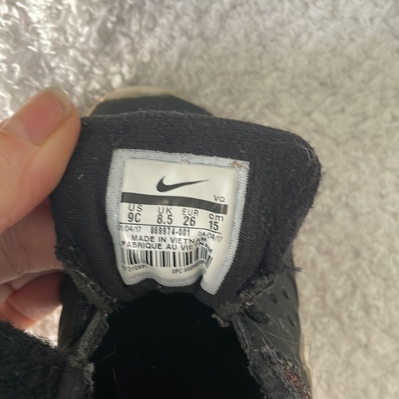 Size 9 Sneakers - Picture 5 of 12